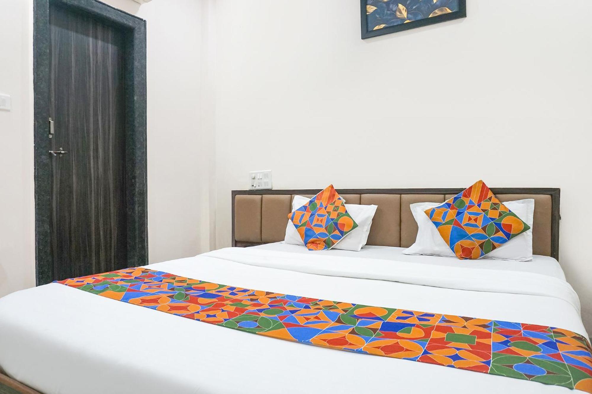 Fabhotel Rachana Residency - Nr Shivaji Nagar Metro Station Пюн Екстериор снимка