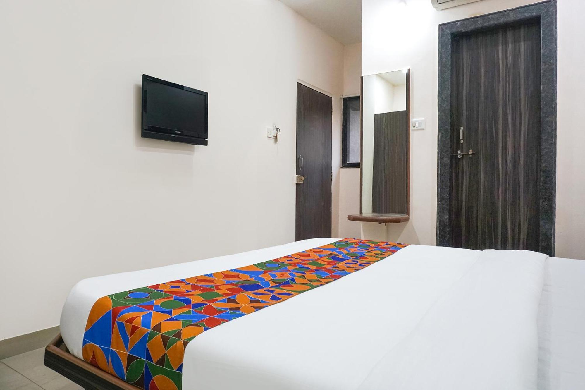 Fabhotel Rachana Residency - Nr Shivaji Nagar Metro Station Пюн Екстериор снимка