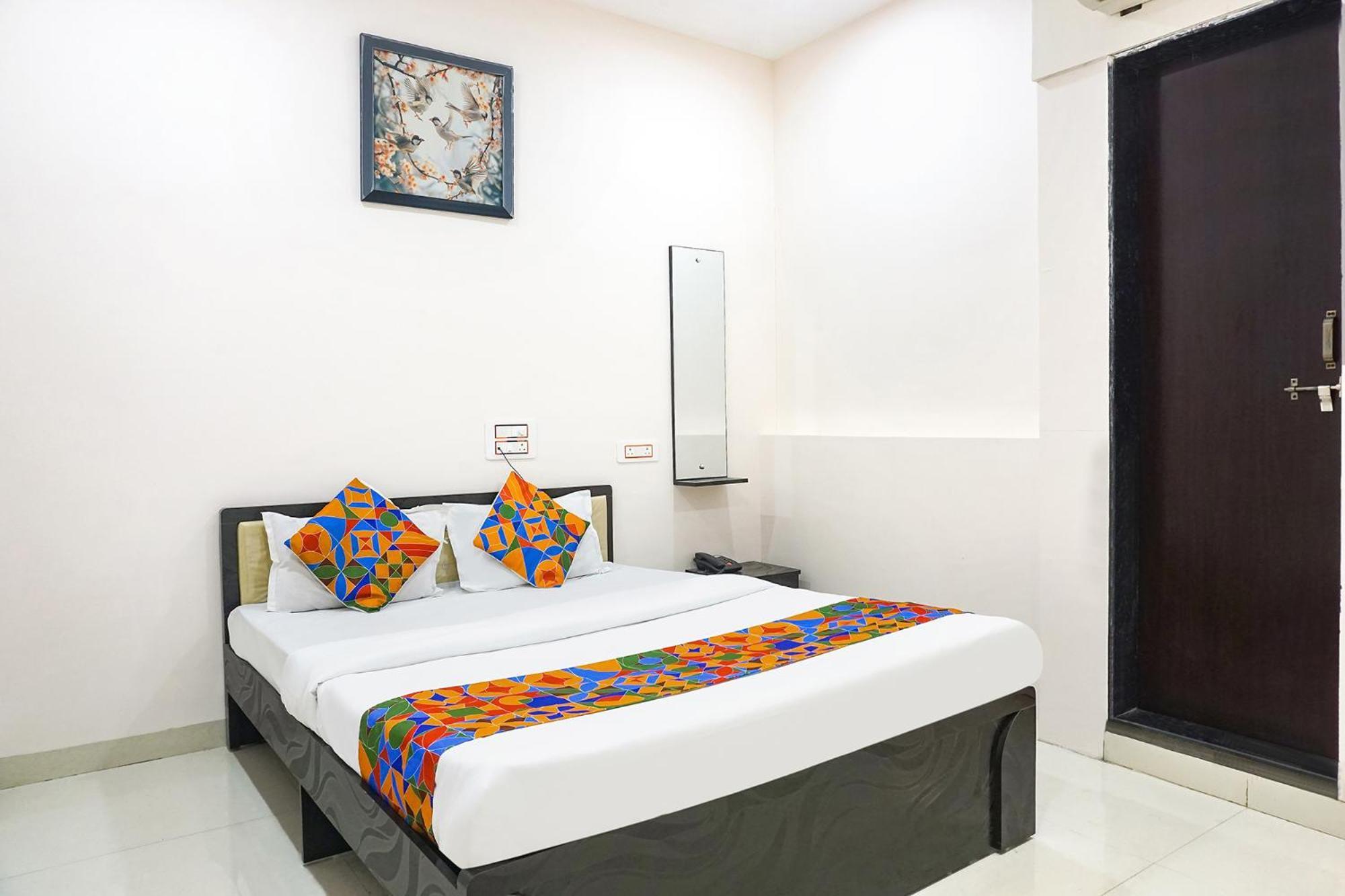 Fabhotel Rachana Residency - Nr Shivaji Nagar Metro Station Пюн Екстериор снимка