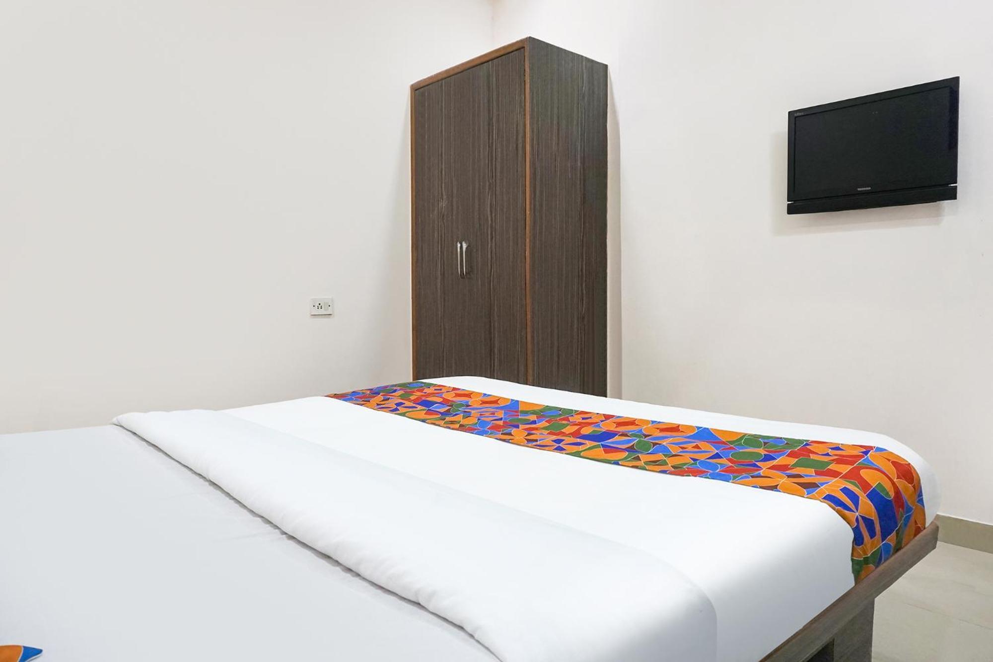 Fabhotel Rachana Residency - Nr Shivaji Nagar Metro Station Пюн Екстериор снимка